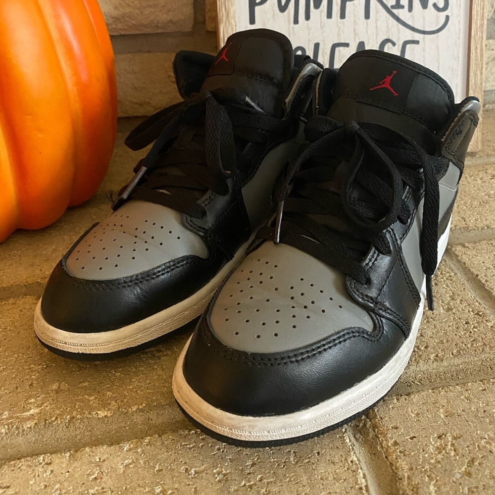 NIKE Air Jordan 1 Little Kids Size 3 Think it over